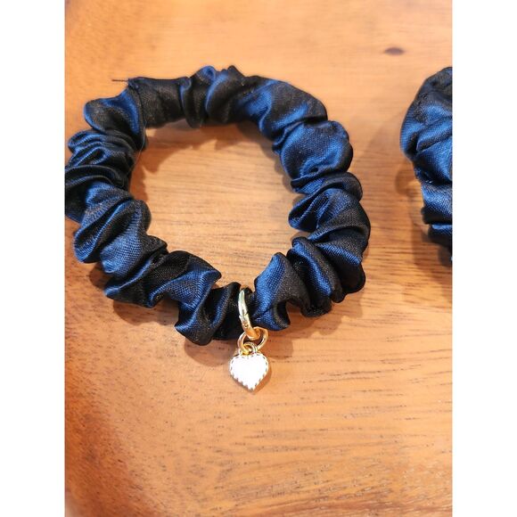 🖤 Satin Scrunchie Set – Luxe Charm Edition (Black) - Picture 4 of 5